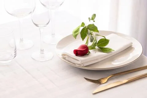 Table setting for romantic dinner concept. 库存照片
