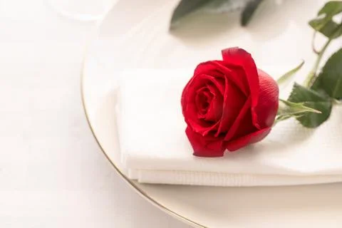 Table setting for romantic dinner concept. 库存照片