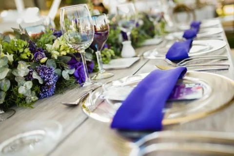 Table setup, wedding guest table, reception layout ultra violet Stock Photos