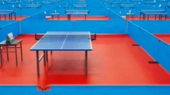 Man playing table tennis with robot auto, Stock Video