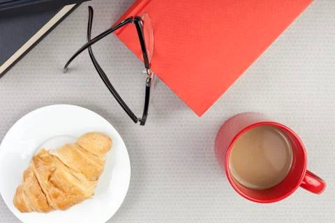 Table top of a reader taking a coffee break Stock-Fotos