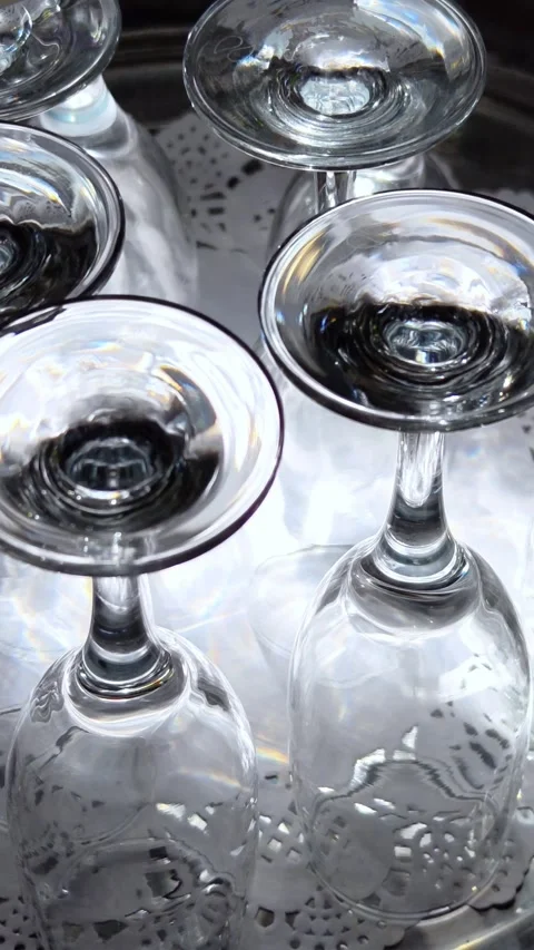 A table with a tray of glasses. The glasses are all clear and empty. Video stock 314001574