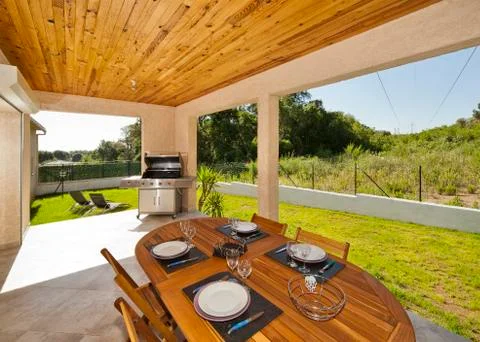 Table under patio Foto stock