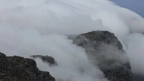 Tablecloth clouds rolling over Table Mountain in Cape Town, South africa Stock Footage 132926514