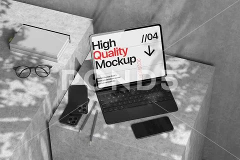 Tablet with Accessories Mockup PSD 템플릿