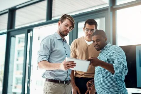 Tablet, business men and web collaboration for app developer project with Stockfoto's