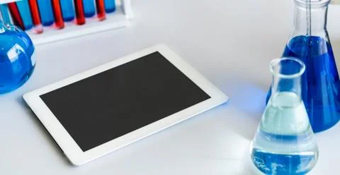 Tablet computer in chemistry laboratory. Foto stock
