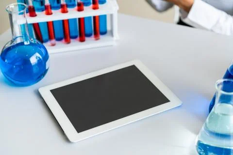 Tablet computer in chemistry laboratory. Foto stock