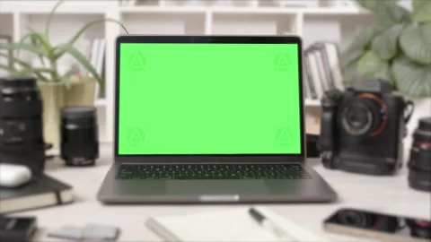 Tablet Computer with Green Screen in Creative Office Interior Video stock 172012343