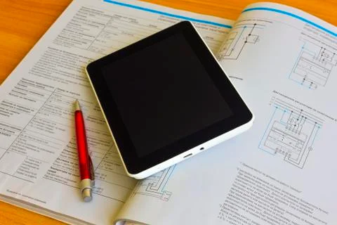 Tablet computer over engineering diagram Foto stock