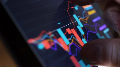 Tablet Computer With Stock Market Graph 스톡 동영상 127818847
