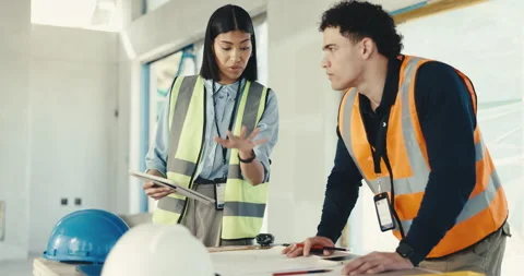 Tablet, construction or discussion with engineer blueprint feedback, schematic Vídeos de archivo 344921788
