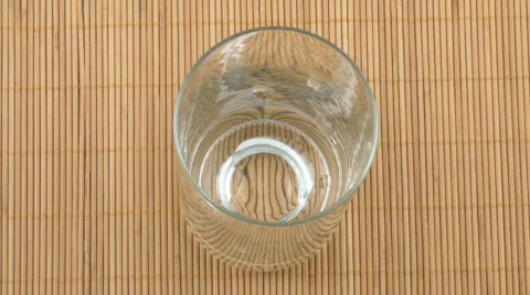 Tablet dissolution in glass Vidéo 543620