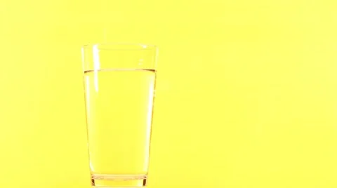 Tablet dissolving in water Stock Footage 8648190