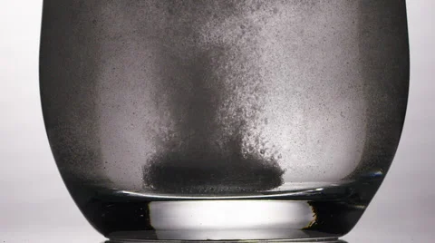 Tablet dissolving in water, in slow motion Video stock 57485251