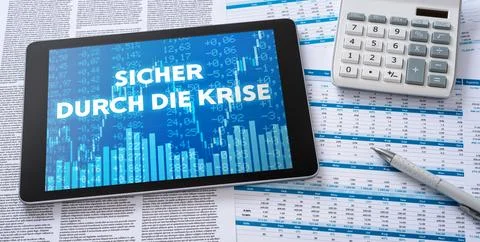 A tablet with financial documents - Safely through the crisis in german - S.. 스톡 사진