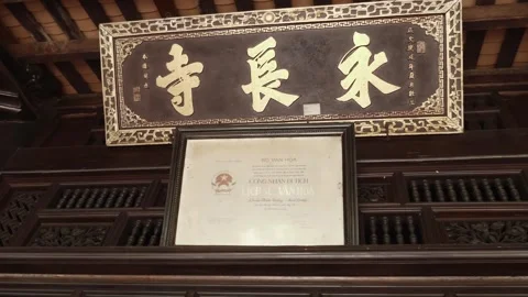 Tablet with gilded Chinese characters and traditional Chinese patterns Видео 333311689