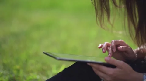 The tablet in the hands of an unknown girl Video stock 67185525