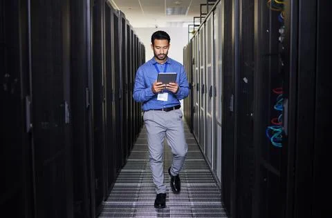 Tablet, man and engineer in data center on research for programming on app Foto stock