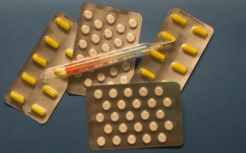 Tablet plates and thermometer Foto stock