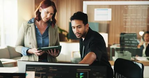 Tablet, programmer and computer with business people in office for web deve.. 스톡 사진