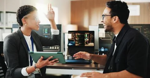 Tablet, programmer and research with business people in office for web deve.. Foto stock