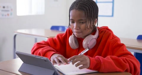Tablet screen drawing focus, African American teen tapping and writing notes Stockbeeldmateriaal 340676056