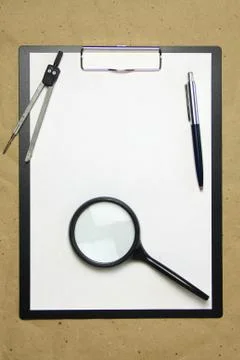 A tablet with a white sheet of A4 format on a beige craft paper. Foto stock