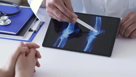 Tablet for x ray with knee Stockbeeldmateriaal 337033286