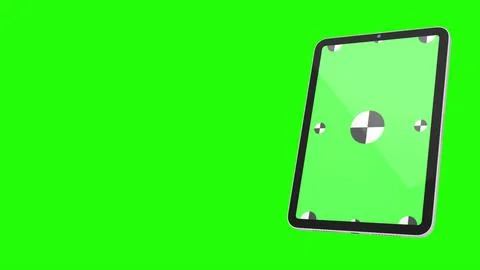 TabletPC turns on on green background. Easy customizable green screen. Computer Illustrazione stock