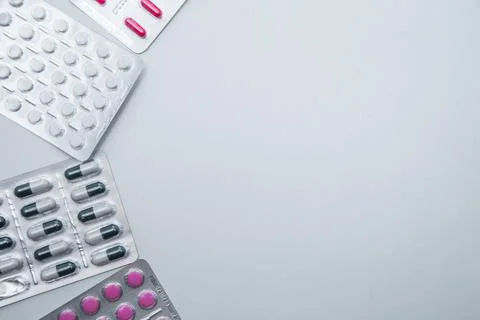 Tablets and capsules in the package lie on the side on a white background with a Stock-Fotos