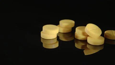 The tablets are close-up on a black background. Stockbeeldmateriaal 146728148