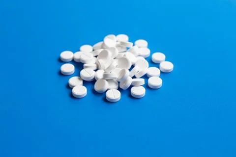 Tablets of Paracetamol on blue background. Stock Photos
