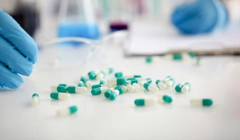 Tablets scattered on the table of the Foto stock