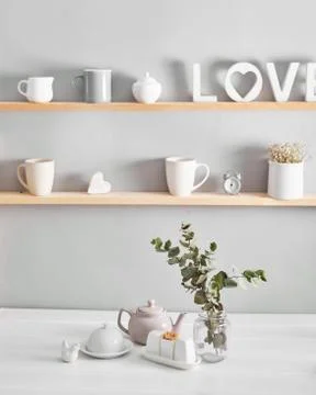 Tableware and decorations for serving festive table on light background.Shelv Foto stock