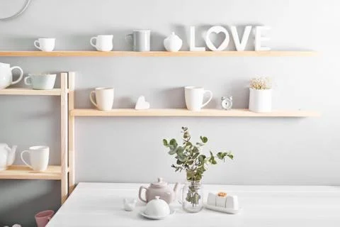 Tableware and decorations for serving festive table on light background.Shelv Foto stock