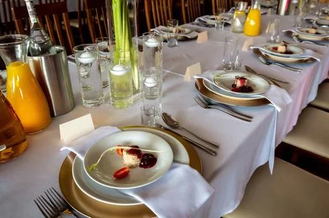 Tableware and table decorations at celebrations Foto stock