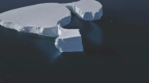 Tabular iceberg float antarctic clear water aerial Stock Footage 104467552