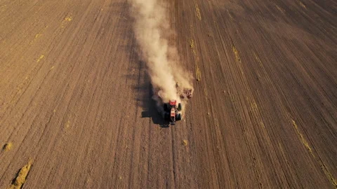 Tactor with disk harrow on plowing field. Sowing seed. Seeding Stockbeeldmateriaal 161418627