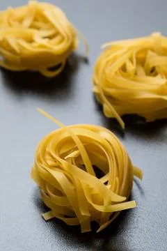 Tagliatelle on black table Foto stock