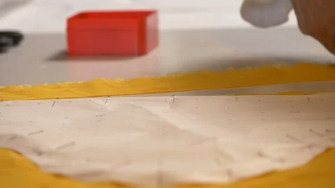 Tailor cuts a cloth with scissors Stock-Footage 119432704