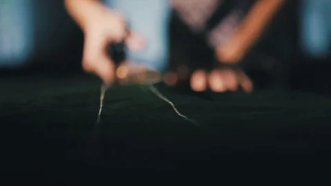 Tailor cutting fabric using large scissors or shears as he follows the chalk Vidéo 86450227