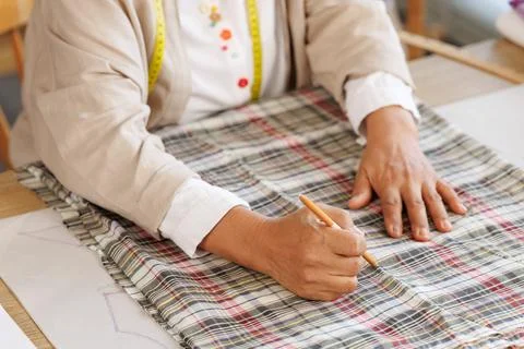 Tailor Marking Plaid Fabric Pattern For Professional Garment Construction C.. 库存照片