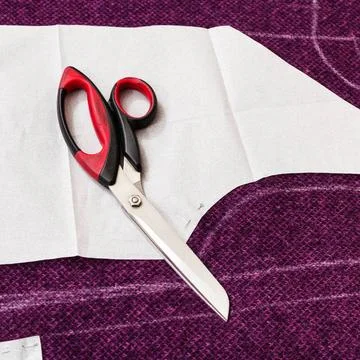 Tailor shear on paper pattern cutting form tailor shear on paper pattern c... Foto stock