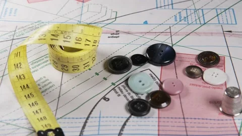 Tailoring accessories, measuring tape, buttons, patterns, on work table Видео 148182315