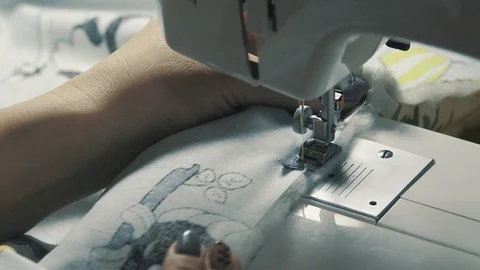 Tailoring Process - Women's hands behind her sewing, close-up Vídeos de archivo 87499094