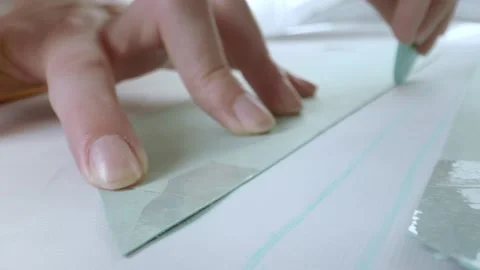 The tailor's hands are marking the pattern with chalk. Sewing and design of Vídeos de archivo 269800851