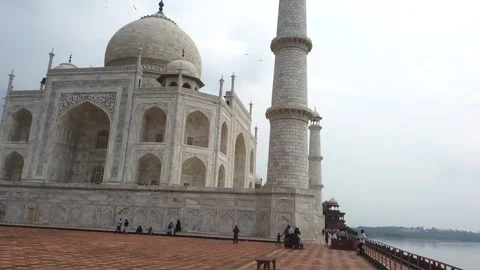 Taj Mahal in Cloudy Day 스톡 동영상 295869282