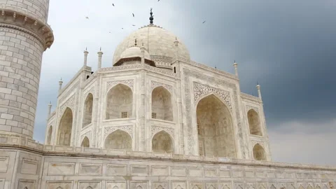 Taj Mahal in Cloudy Day Видео 295869448