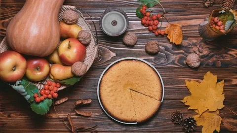 Take and Put Piece of Pie on Wooden Table 動画素材 81815991